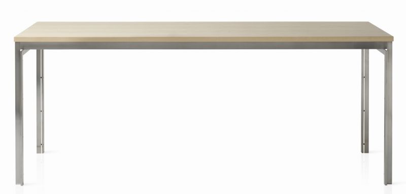 PK51 Esstisch von Fritz Hansen: Rechteckiger Tisch mit hellem Holz und Stahlgestell.